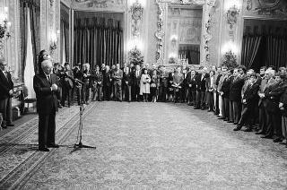 Il Presidente della Repubblica Francesco Cossiga riceve in visita Lelio Lagorio, Ministro del turismo e dello spettacolo, con Franco Carraro, presidente del CONI, gli atleti e i dirigenti insigniti di medaglie d'oro al valore atletico e di stelle d'oro al merito sportivo