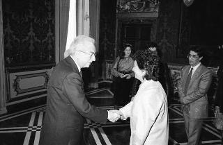 Il Presidente della Repubblica Francesco Cossiga incontra l'on. Antonino Gullotti, Ministro per i beni culturali ed ambientali, con gli studenti vincitori del concorso nazionale per una ricerca bibliografica