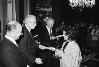 Il Presidente della Repubblica Francesco Cossiga incontra l'on. Antonino Gullotti, Ministro per i beni culturali ed ambientali, con gli studenti vincitori del concorso nazionale per una ricerca bibliografica