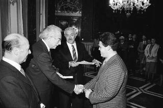 Il Presidente della Repubblica Francesco Cossiga incontra l'on. Antonino Gullotti, Ministro per i beni culturali ed ambientali, con gli studenti vincitori del concorso nazionale per una ricerca bibliografica