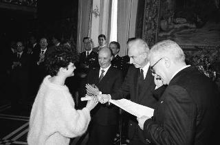 Il Presidente della Repubblica Francesco Cossiga incontra l'on. Antonino Gullotti, Ministro per i beni culturali ed ambientali, con gli studenti vincitori del concorso nazionale per una ricerca bibliografica
