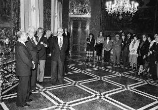 Il Presidente della Repubblica Francesco Cossiga incontra l'on. Antonino Gullotti, Ministro per i beni culturali ed ambientali, con gli studenti vincitori del concorso nazionale per una ricerca bibliografica