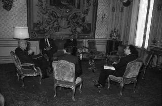 Il Presidente della Repubblica Francesco Cossiga incontra Giorgio Mondadori, presidente della Mondadori, per presentare la nuova rivista &quot;Bell'Italia&quot;