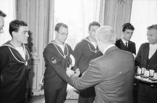 Incontro del Presidente della Repubblica Francesco Cossiga con una delegazione di allievi della Scuola CEMM di La Maddalena, in servizio di Guardia d'Onore al Palazzo del Quirinale