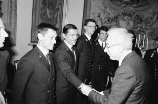 Il Presidente della Repubblica Francesco Cossiga incontra i cadetti dell'Aeronautica di guardia al Quirinale