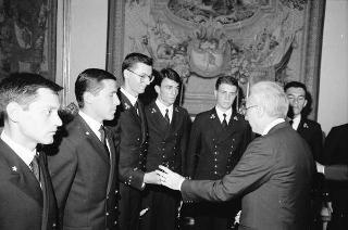 Il Presidente della Repubblica Francesco Cossiga incontra i cadetti dell'Aeronautica di guardia al Quirinale