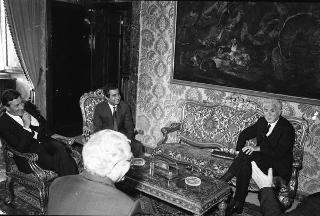 Il Presidente della Repubblica Francesco Cossiga riceve in udienza Sua Eccellenza Rev.ma il Cardinale Marco Cè, Patriarca di Venezia, con Francesco Valcanover soprintendente ai Beni artistici e Gallerie di Venezia e Carlo De Benedetti, presidente della Olivetti