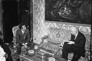 Il Presidente della Repubblica Francesco Cossiga riceve in udienza Sua Eccellenza Rev.ma il Cardinale Marco Cè, Patriarca di Venezia, con Francesco Valcanover soprintendente ai Beni artistici e Gallerie di Venezia e Carlo De Benedetti, presidente della Olivetti