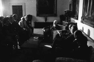 Il Presidente della Repubblica Francesco Cossiga incontra Giuseppe Zamberletti, ministro per la protezione civile, con i sindaci aderenti all'Associazione nazionale delle isole minori, (Castelporziano)