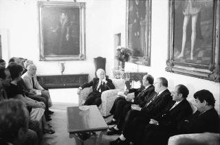 Il Presidente della Repubblica Francesco Cossiga incontra Giuseppe Zamberletti, ministro per la protezione civile, con i sindaci aderenti all'Associazione nazionale delle isole minori, (Castelporziano)