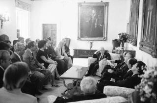 Il Presidente della Repubblica Francesco Cossiga incontra Giuseppe Zamberletti, ministro per la protezione civile, con i sindaci aderenti all'Associazione nazionale delle isole minori, (Castelporziano)