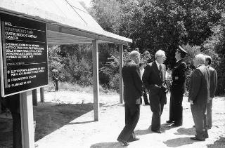 Il Presidente della Repubblica Francesco Cossiga  riceve Umberto Colombo, presidente dell'ENEA, con Evaristo Ciarla, presidente dell'amministrazione provinciale di Roma: per presentare esemplari di pannelli fotovoltaici installati nella Tenuta di Castelporziano, (Castelporziano)