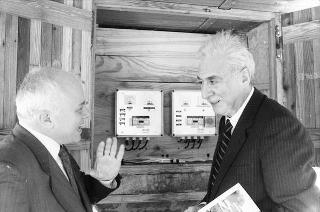 Il Presidente della Repubblica Francesco Cossiga  riceve Umberto Colombo, presidente dell'ENEA, con Evaristo Ciarla, presidente dell'amministrazione provinciale di Roma: per presentare esemplari di pannelli fotovoltaici installati nella Tenuta di Castelporziano, (Castelporziano)