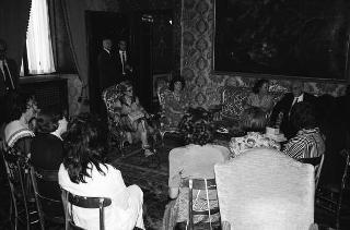 Il Presidente della Repubblica Francesco Cossiga riceve in udienza Elena Marinucci, presidente della Commissione nazionale per la realizzazione della parità tra uomo e donna, con le componenti della Commissione
