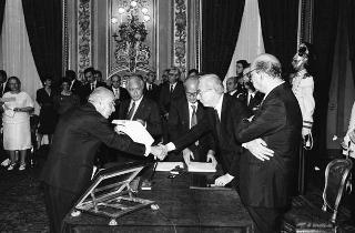 Il Presidente della Repubblica Francesco Cossiga presiede al Giuramento del Presidente del Consiglio Bettino Craxi e del nuovo Governo