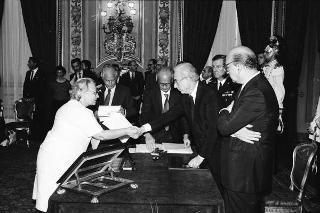 Il Presidente della Repubblica Francesco Cossiga presiede al Giuramento del Presidente del Consiglio Bettino Craxi e del nuovo Governo