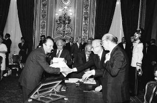 Il Presidente della Repubblica Francesco Cossiga presiede al Giuramento del Presidente del Consiglio Bettino Craxi e del nuovo Governo
