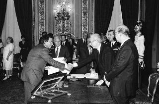 Il Presidente della Repubblica Francesco Cossiga presiede al Giuramento del Presidente del Consiglio Bettino Craxi e del nuovo Governo