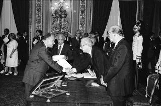 Il Presidente della Repubblica Francesco Cossiga presiede al Giuramento del Presidente del Consiglio Bettino Craxi e del nuovo Governo