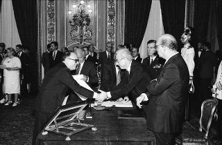 Il Presidente della Repubblica Francesco Cossiga presiede al Giuramento del Presidente del Consiglio Bettino Craxi e del nuovo Governo