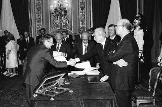 Il Presidente della Repubblica Francesco Cossiga presiede al Giuramento del Presidente del Consiglio Bettino Craxi e del nuovo Governo