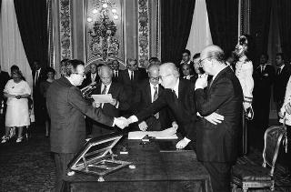 Il Presidente della Repubblica Francesco Cossiga presiede al Giuramento del Presidente del Consiglio Bettino Craxi e del nuovo Governo