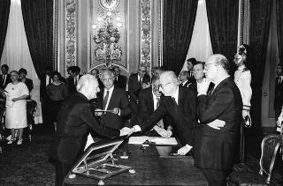 Il Presidente della Repubblica Francesco Cossiga presiede al Giuramento del Presidente del Consiglio Bettino Craxi e del nuovo Governo