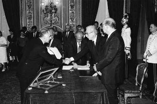 Il Presidente della Repubblica Francesco Cossiga presiede al Giuramento del Presidente del Consiglio Bettino Craxi e del nuovo Governo