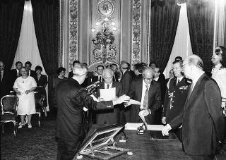 Il Presidente della Repubblica Francesco Cossiga presiede al Giuramento del Presidente del Consiglio Bettino Craxi e del nuovo Governo