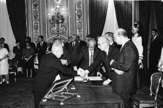 Il Presidente della Repubblica Francesco Cossiga presiede al Giuramento del Presidente del Consiglio Bettino Craxi e del nuovo Governo