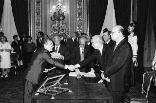 Il Presidente della Repubblica Francesco Cossiga presiede al Giuramento del Presidente del Consiglio Bettino Craxi e del nuovo Governo