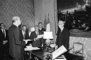 Il Presidente della Repubblica Francesco Cossiga presiede al Giuramento del Presidente del Consiglio Bettino Craxi e del nuovo Governo