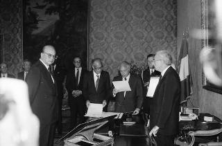 Il Presidente della Repubblica Francesco Cossiga presiede al Giuramento del Presidente del Consiglio Bettino Craxi e del nuovo Governo