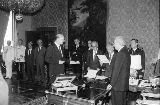 Il Presidente della Repubblica Francesco Cossiga presiede al Giuramento del Presidente del Consiglio Bettino Craxi e del nuovo Governo
