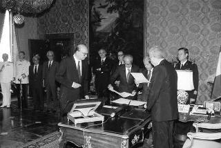 Il Presidente della Repubblica Francesco Cossiga presiede al Giuramento del Presidente del Consiglio Bettino Craxi e del nuovo Governo