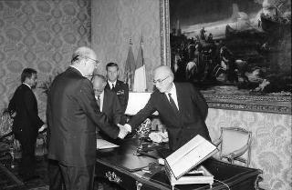 Il Presidente della Repubblica Francesco Cossiga presiede al Giuramento del Presidente del Consiglio Bettino Craxi e del nuovo Governo