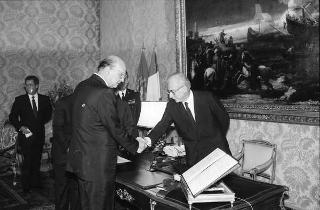 Il Presidente della Repubblica Francesco Cossiga presiede al Giuramento del Presidente del Consiglio Bettino Craxi e del nuovo Governo
