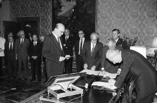 Il Presidente della Repubblica Francesco Cossiga presiede al Giuramento del Presidente del Consiglio Bettino Craxi e del nuovo Governo
