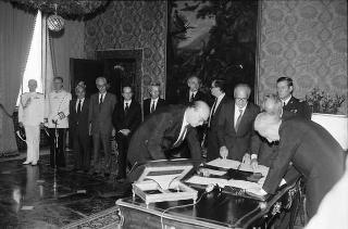Il Presidente della Repubblica Francesco Cossiga presiede al Giuramento del Presidente del Consiglio Bettino Craxi e del nuovo Governo