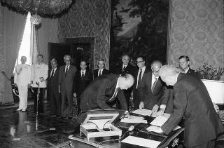 Il Presidente della Repubblica Francesco Cossiga presiede al Giuramento del Presidente del Consiglio Bettino Craxi e del nuovo Governo