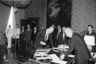 Il Presidente della Repubblica Francesco Cossiga presiede al Giuramento del Presidente del Consiglio Bettino Craxi e del nuovo Governo
