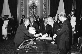 Il Presidente della Repubblica Francesco Cossiga presiede al Giuramento del Presidente del Consiglio Bettino Craxi e del nuovo Governo