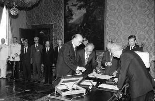 Il Presidente della Repubblica Francesco Cossiga presiede al Giuramento del Presidente del Consiglio Bettino Craxi e del nuovo Governo