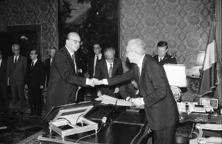 Il Presidente della Repubblica Francesco Cossiga presiede al Giuramento del Presidente del Consiglio Bettino Craxi e del nuovo Governo