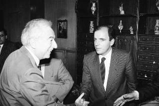 Il Presidente della Repubblica Francesco Cossiga riceve l'on. Luciano Violante, con una delegazione di esponenti politici di Reggio Calabria