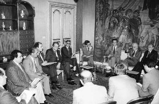 Il Presidente della Repubblica Francesco Cossiga riceve l'on. Luciano Violante, con una delegazione di esponenti politici di Reggio Calabria