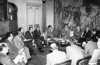 Il Presidente della Repubblica Francesco Cossiga riceve l'on. Luciano Violante, con una delegazione di esponenti politici di Reggio Calabria