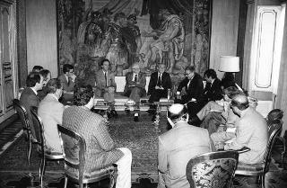 Il Presidente della Repubblica Francesco Cossiga riceve l'on. Luciano Violante, con una delegazione di esponenti politici di Reggio Calabria