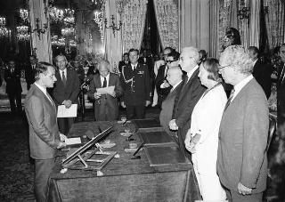 Il Presidente della Repubblica Francesco Cossiga durante la cerimonia del giuramento del nuovo Giudice della Corte costituzionale, Prof. Antonio Baldassarre