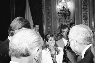 Il Presidente della Repubblica Francesco Cossiga riceve in udienza Franco Carraro, presidente del CONI, con gli atleti vincitori di medaglie nelle recenti competizioni internazionali